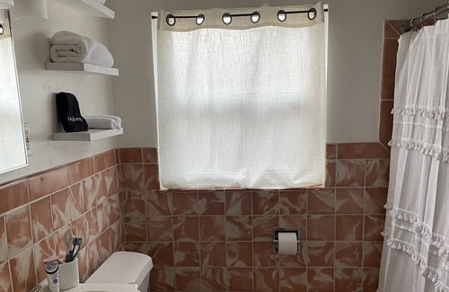 Historic Downtown Kissimmee Casa | Charming cottage near the lakefront in Kissimmee. walking to downtown amenities.