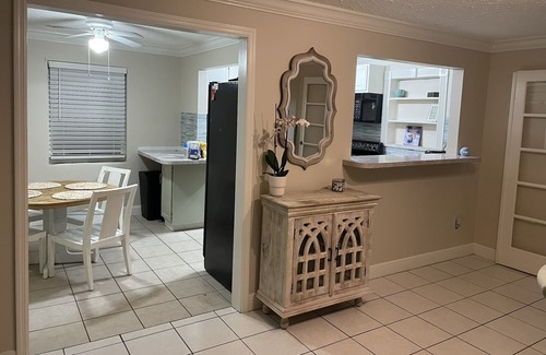 Historic Downtown Kissimmee Casa | Charming cottage near the lakefront in Kissimmee. walking to downtown amenities.