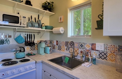 Clifton Cabaña | Charming cottage near wineries, hiking, biking and rafting - pet friendly!