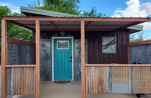 Clifton Cabaña | Charming cottage near wineries, hiking, biking and rafting - pet friendly!