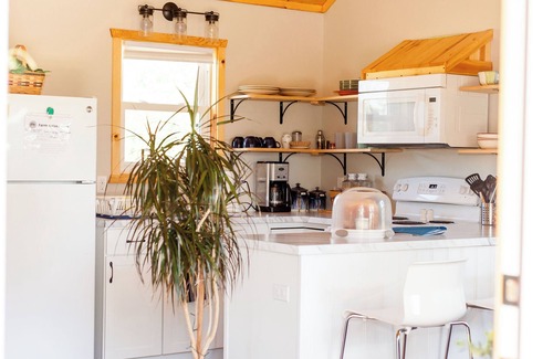 Points Cabaña | Charming Cottage on 15 Acre Farm near Romney, WV