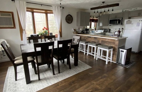 Long Pond Cabaña | Charming Cottage on a hill by Camelback and Kalahari