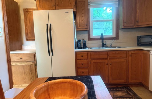 Vandalia Cabaña | Charming cottage on Crystal Clear Birch Lake - Perfect getaway