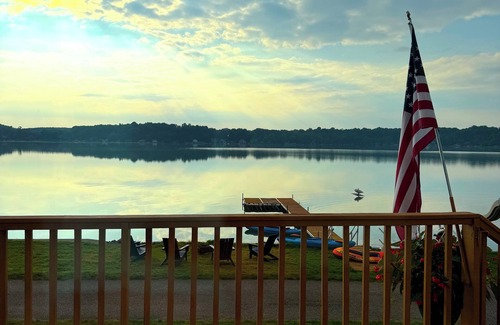 Vandalia Cabaña | Charming cottage on Crystal Clear Birch Lake - Perfect getaway
