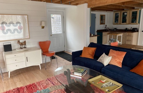 Sedgwick Casa | Charming cottage on quiet side road in Sedgwick