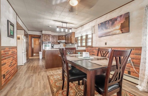 Friendship Cabaña | CHARMING COTTAGE ON ROCHE-A-CRI LAKE WITH PRIVATE PIER AND BEACH - PET FRIENDLY