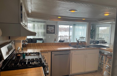 Monticello Casa | Charming Cottage on Lake Shafer-optional Pontoon! Screened gazebo and swim deck!
