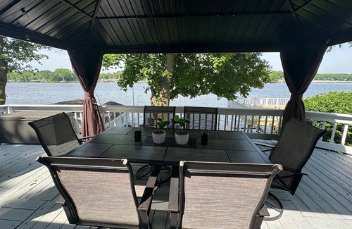 Monticello Casa | Charming Cottage on Lake Shafer-optional Pontoon! Screened gazebo and swim deck!