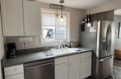 Mystic - New London Casa | Charming cottage overlooking the lagoon with great sunsets in Groton Long Point