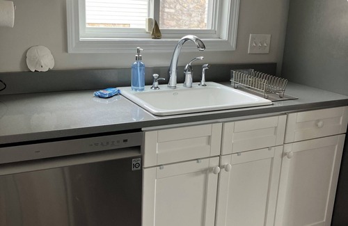 Mystic - New London Casa | Charming cottage overlooking the lagoon with great sunsets in Groton Long Point