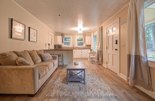 Pleasant Valley Casa | Charming Cottage - park like setting