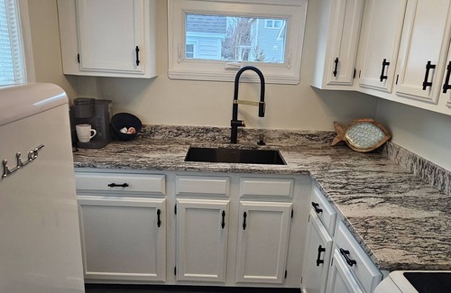Pine Point Casa | Charming Cottage Steps to Pine Point Bch - 1 mile OOB outside Scarborough w/ AC