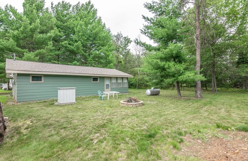 Arkdale Casa | CHARMING COTTAGE STEPS FROM CASTLE ROCK LAKE - PET FRIENDLY
