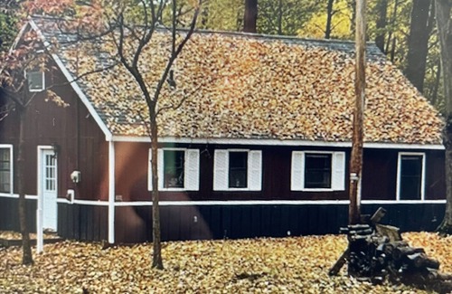 Sister Lakes Cabaña | Charming Cottage steps from lake and nestled in forest