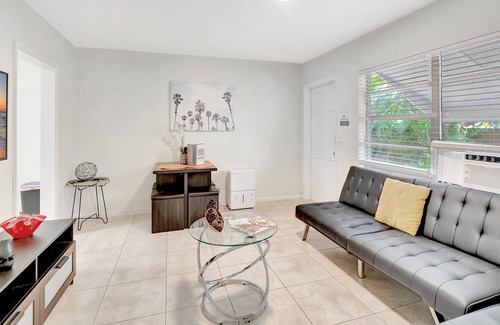 Delray Beach Cabaña | Charming Cottage, walk to Atlantic, pets welcome