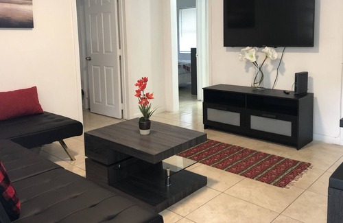 Delray Beach Cabaña | Charming Cottage, walk to Atlantic, pets welcome