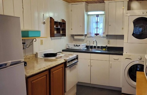 Raymond Cabaña | Charming Cottage w/ Water Access on Crescent Lake - Perfect Couple’s Getaway!