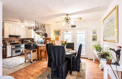 Hickory Casa | Charming Cottage- Walk to LRU