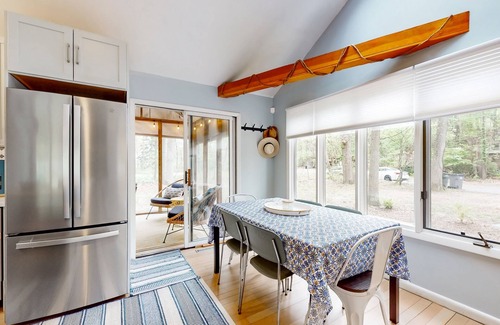 New Buffalo Casa | Charming cottage with gas grill, golf cart, central AC, washer/dryer
