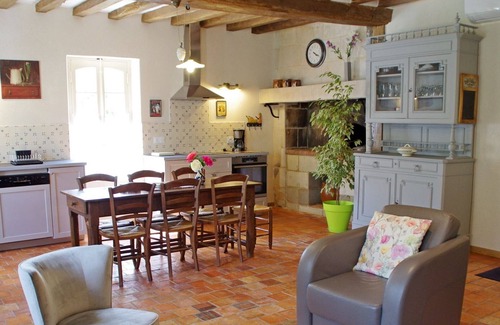 La Menitre Cabaña | Casa encantadora con piscina climatizada, cerca del Loira, en entorno tranquilo y bosque.