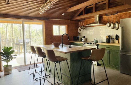 Smallwood Cabaña | Charming Cottage with Jacuzzi, Fire Pit and Access to Nearby Lakes!