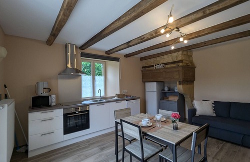 Han-les-Juvigny Cabaña | Encantador apartamento rural con terraza y vistas, ideal para una escapada relajante en familia.