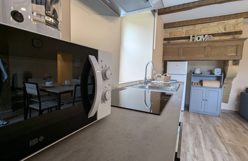Han-les-Juvigny Cabaña | Encantador apartamento rural con terraza y vistas, ideal para una escapada relajante en familia.