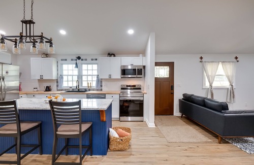 Goodspring Cabaña | Charming Country Cottage in Goodspring!