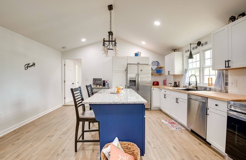 Goodspring Cabaña | Charming Country Cottage in Goodspring!