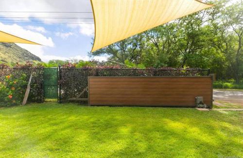 Makaha Casa | Charming Country Cottage just a few steps from the beach!