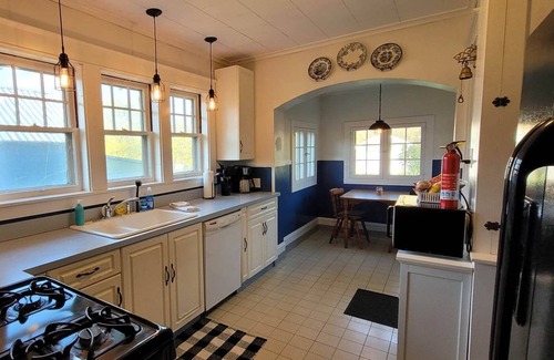 Celoron Casa | Charming Country home near the lake