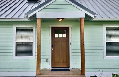 Fall City Casa | Charming Country House in Fall City, Hikers and Bikers Paradise. Pet friendly!