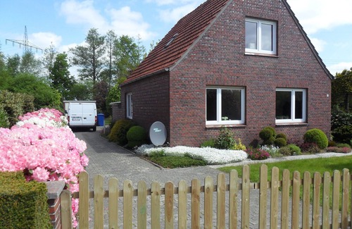 Wittmund Casa | Encantadora casa de campo con jardín, estanque, sauna, chimenea en sitio aislado, 130 m²