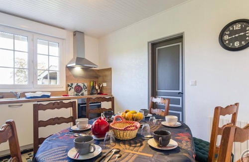 Yvetot-Bocage Cabaña | Casa independiente con jardín, cerca de Valognes, ideal para familias, bien equipada, y con WiFi