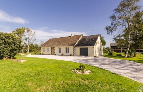 Yvetot-Bocage Cabaña | Casa independiente con jardín, cerca de Valognes, ideal para familias, bien equipada, y con WiFi