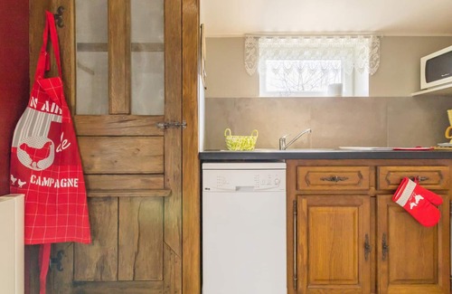 La Colombe Cabaña | Encantador refugio verde con jardín pintoresco, 1 dormitorio, chimenea y todas las comodidades