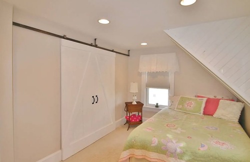 Mount Horeb Casa | Charming cozy 3-bedroom house in marvelous Mount Horeb with AC, WiFi