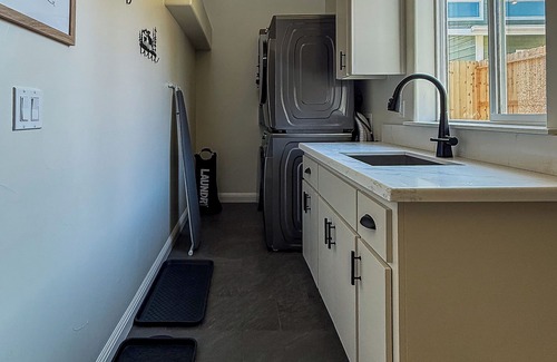 Coarsegold Casa | Charming Cozy Eco Hut - Serene Yosemite Escape - The Black Swan