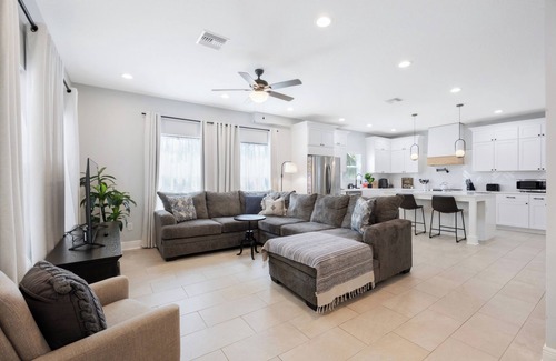 Tarpon Springs Casa | Charming, Cozy, Family Friendly - Close to Downtown/Sponge Docks/Beaches/Trails