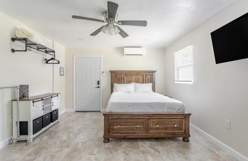 Carlton Stewart Gardens Casa | Charming Cozy Renovated Home
