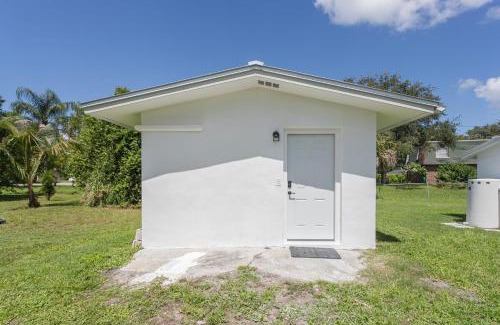Carlton Stewart Gardens Casa | Charming Cozy Renovated Home