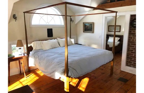 Kingston Casa | Charming, cozy, romantic 1851 Cottage All Seasons