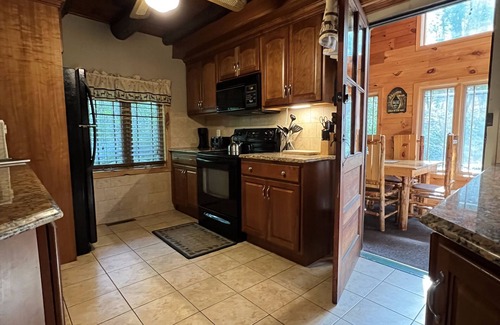 Lake George Cabina | Charming Cozy Rustic Cabin in the Woods