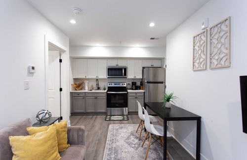 Petworth Cama Y Desayuno | Charming, Cozy space steps from great restaurants!