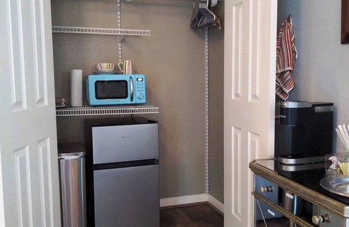 Sugar Land Apartamento | Charming Cozy studio in Sugar Land TX with AC, small pets ok.