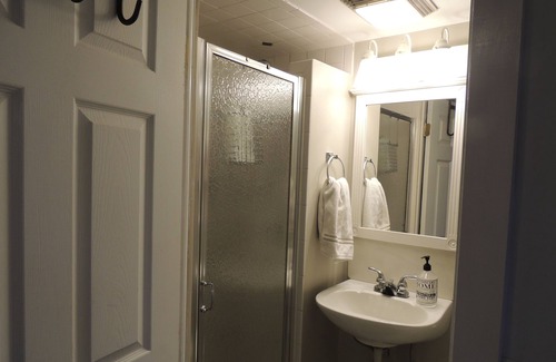 Lambertville Casa | Charming & Cozy Suite in Historic Home