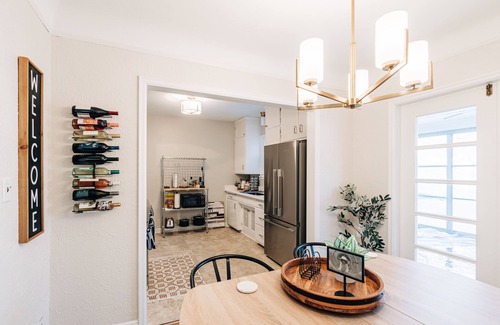Como Casa | Charming, cozy urban cottage by Como & MN State Fair with Renovated rustic den