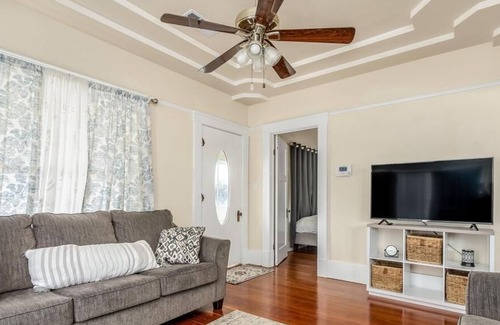 Hanford Casa | Charming Craftsman home near downtown Hanford