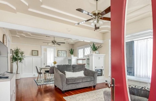 Hanford Casa | Charming Craftsman home near downtown Hanford
