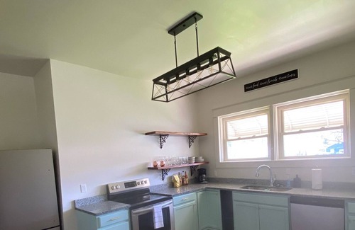 Middlesboro Casa | Charming Crater City Craftsman, close to hiking, golf, utv trails, lake, airport